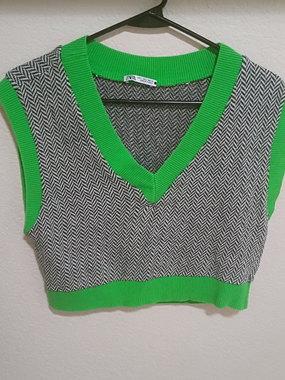Zara Green Trim Black & White Herringbone V-Neck Crop Vest